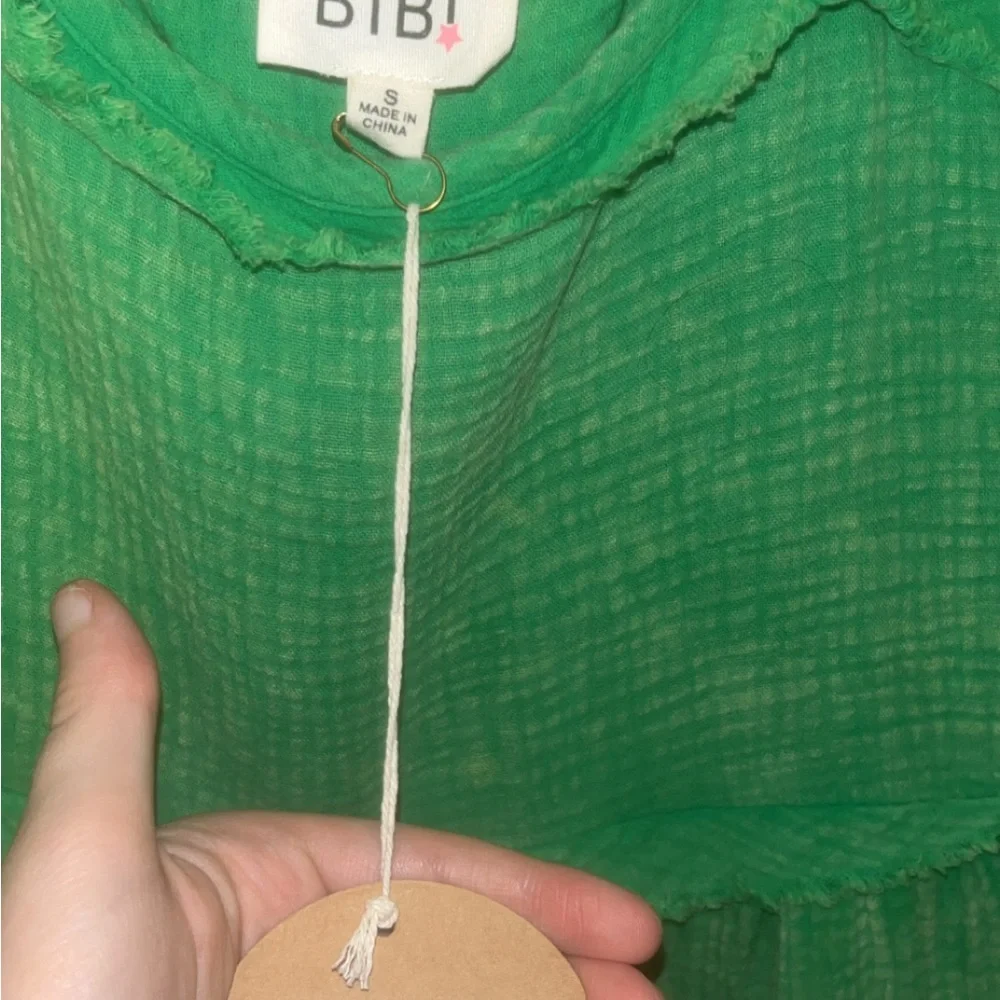 Green Ruffled Short Sleeve Women's Top - Picture 3 of 3